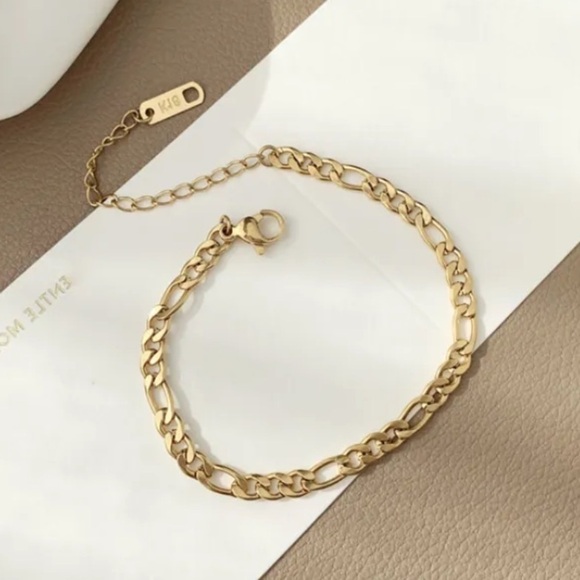 NEW 18k Gold Plated Figaro Chain Ankle Bracelet Anklet - Picture 5 of 8